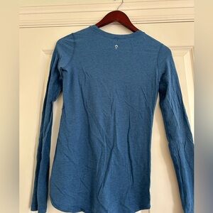 Girls Ivivva lululemon blue long sleeve top